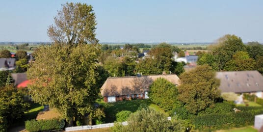 Reetgedecktes Landhaus auf 2470m² Grundstück mit 2 Wohnungen