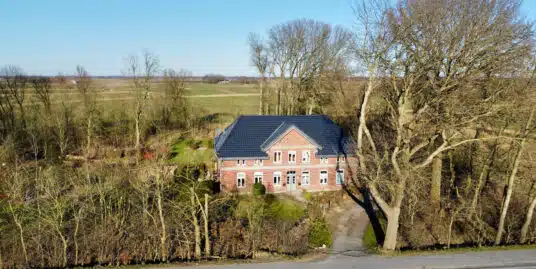Landhaus mit Einliegerwohnung auf großem Grundstück – Stilvoll saniert