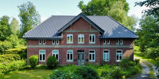 Landhaus mit Einliegerwohnung auf großem Grundstück – Stilvoll saniert