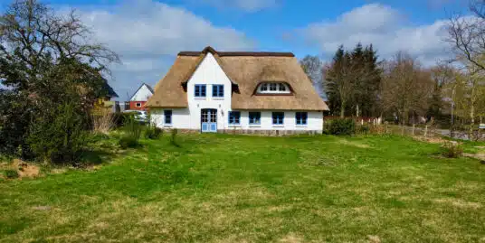 Liebevoll saniertes Reetdachhaus in Löwenstedt inkl. Baugrundstück
