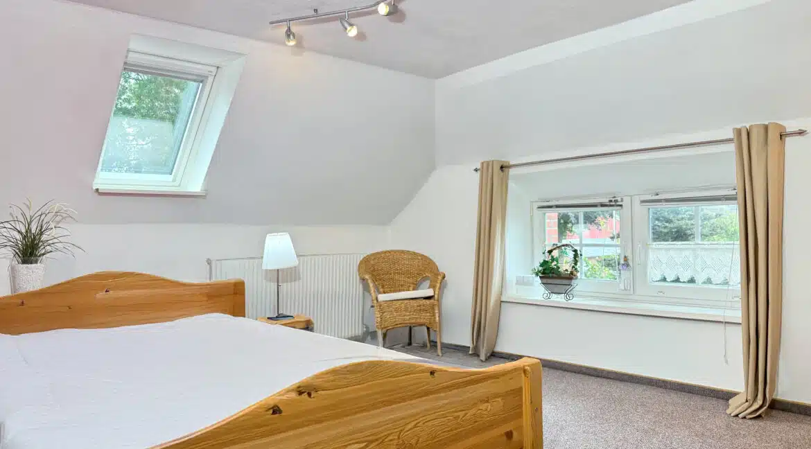 Schlafzimmer 2 OG