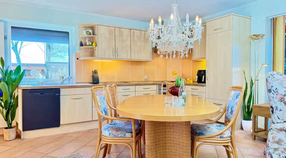 Küche Wohn u Esszimmer