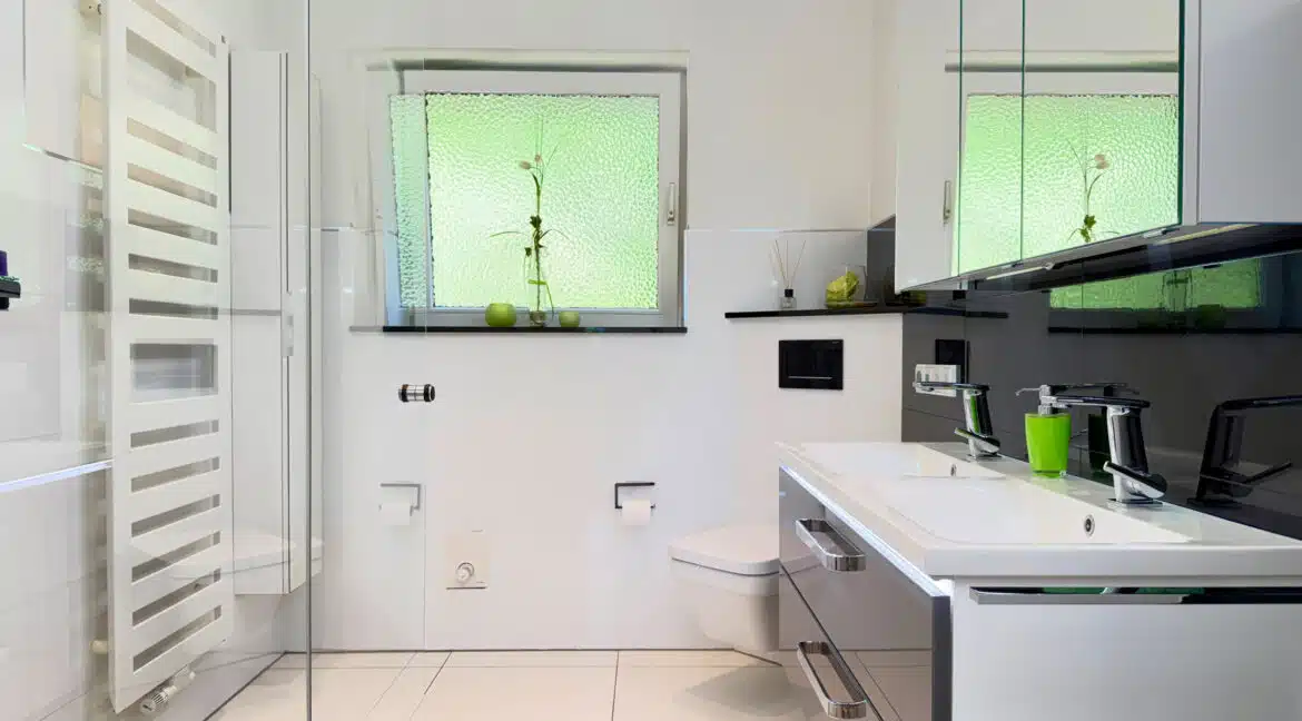 Badezimmer EG