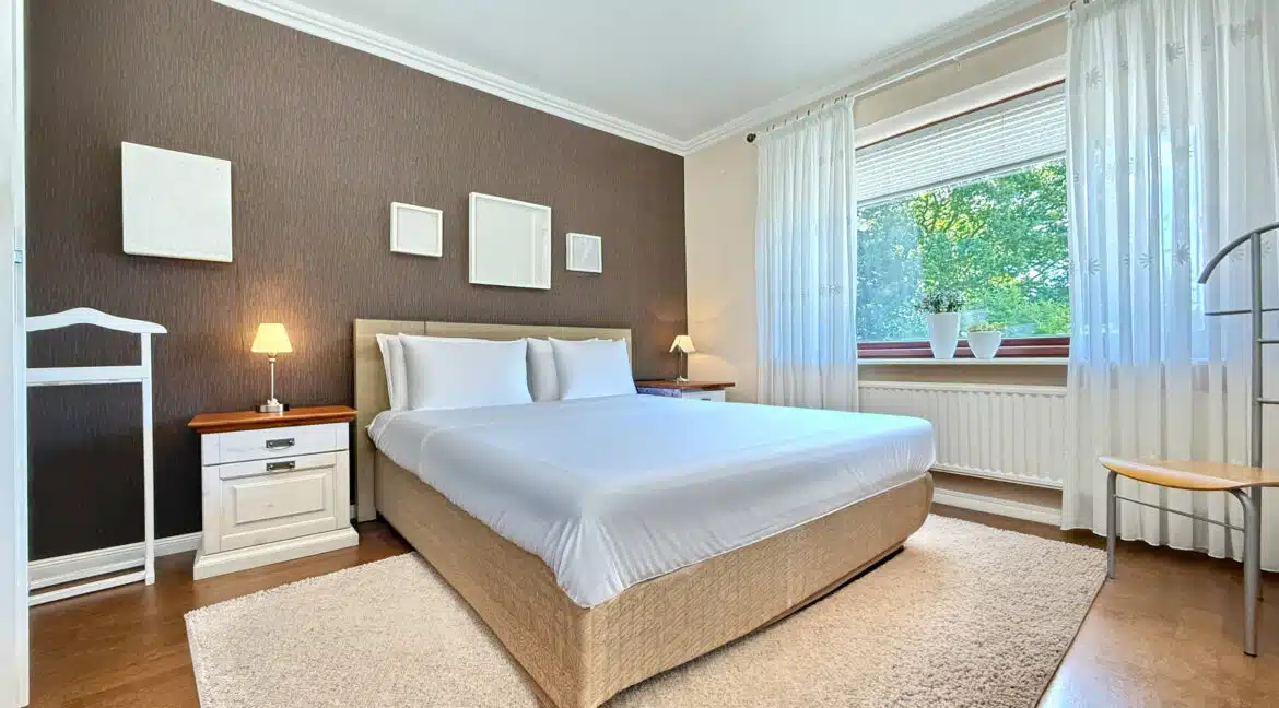 Schlafzimmer EG, Blick auf die Felder