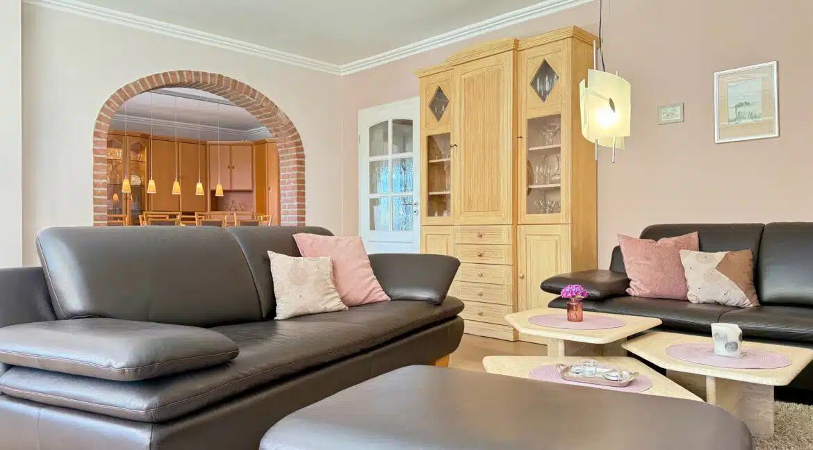 Wohnzimmer, Blick ins Esszimmer