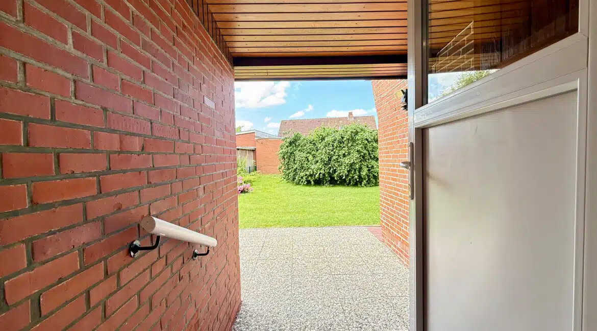 Ausgang zum Garten, Terrasse